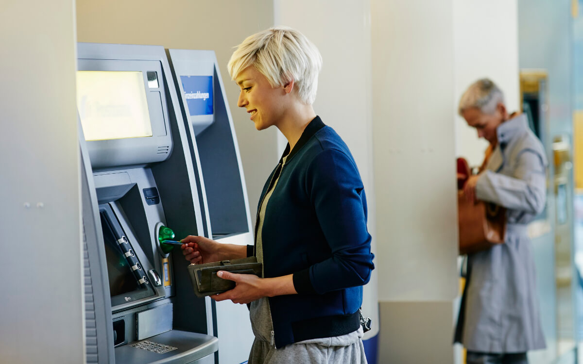 Geld abheben an Cardpoint-Automaten
