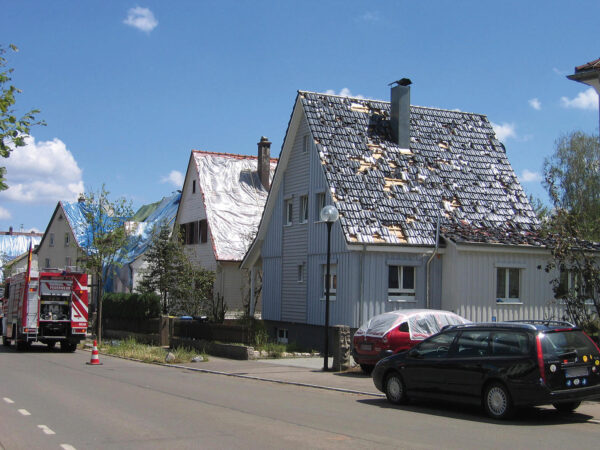 <p>Unwetter und Stürme nehmen zu – wer vorbeugt, geht auf Nummer sicher<br> Bild Nr. 6335, Quelle: Bauder / BHW Bausparkasse</p>