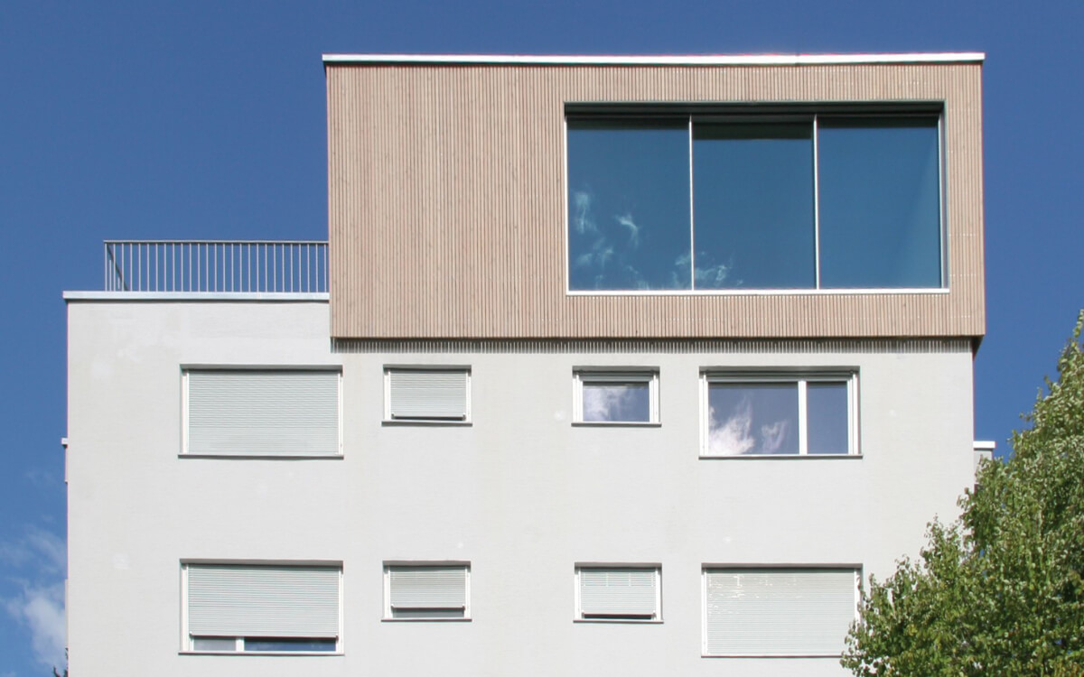 Aufgestockt: Penthouse auf einem Haus von 1960