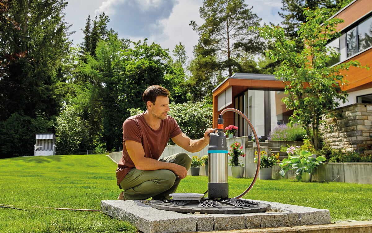 Durstlöscher für den Garten: Eine leistungsfähige Pumpe befördert das gesammelte Regenwasser nach oben