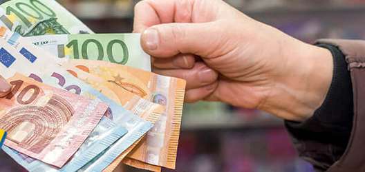Bargeld abheben – so geht's