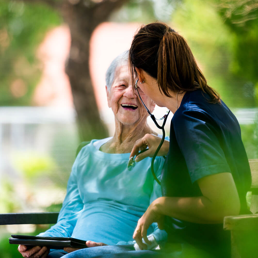 Leben im Alter – das passende Pflegeheim auswählen